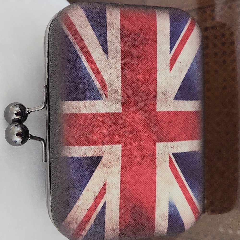 Union Jack Distressed Hard Case Clutch Purse With Chain Strap - Picture 2 of 5